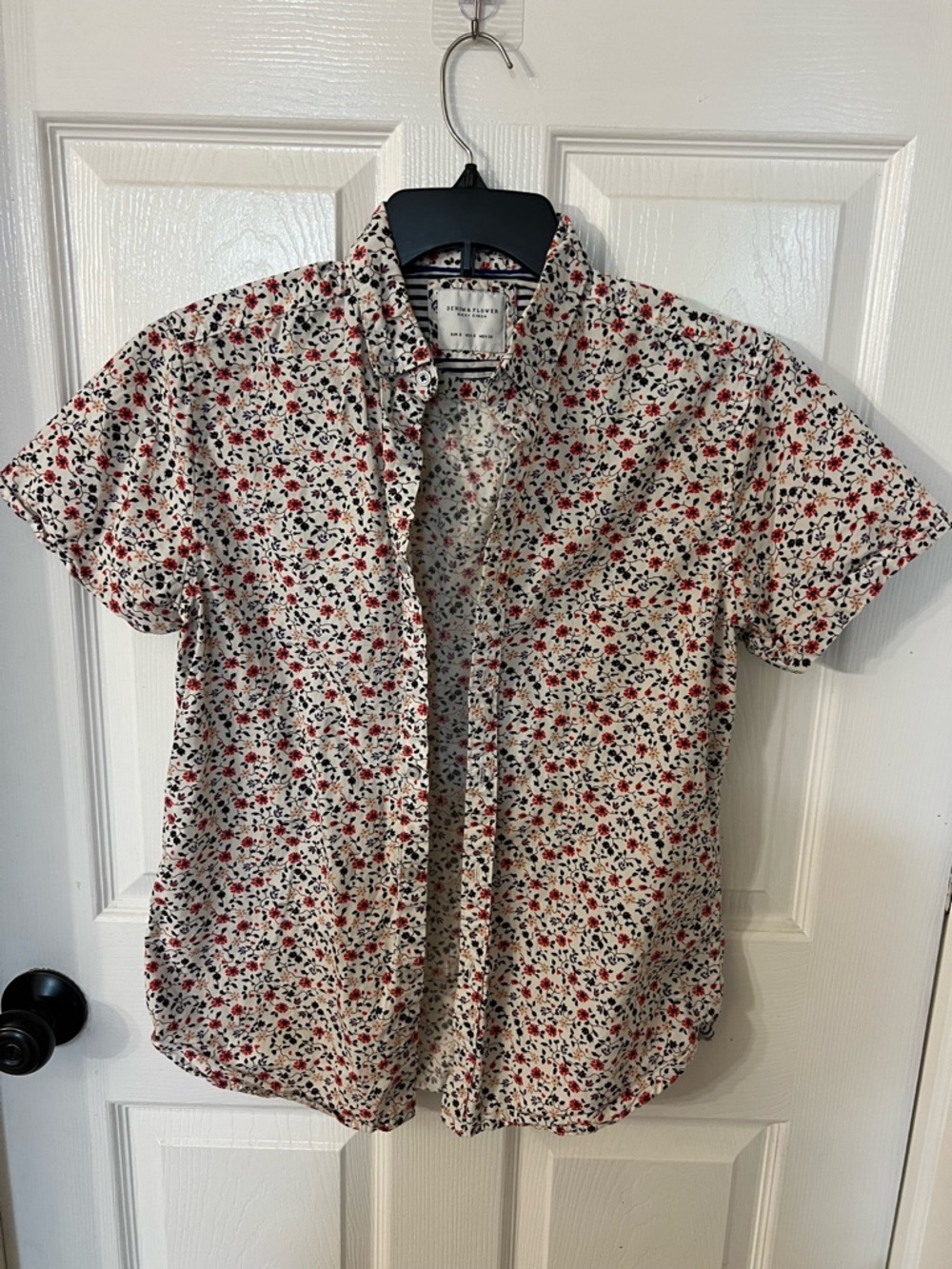 Denim & Flower White Short-Sleeve Button-Down with Red & Black Floral Print